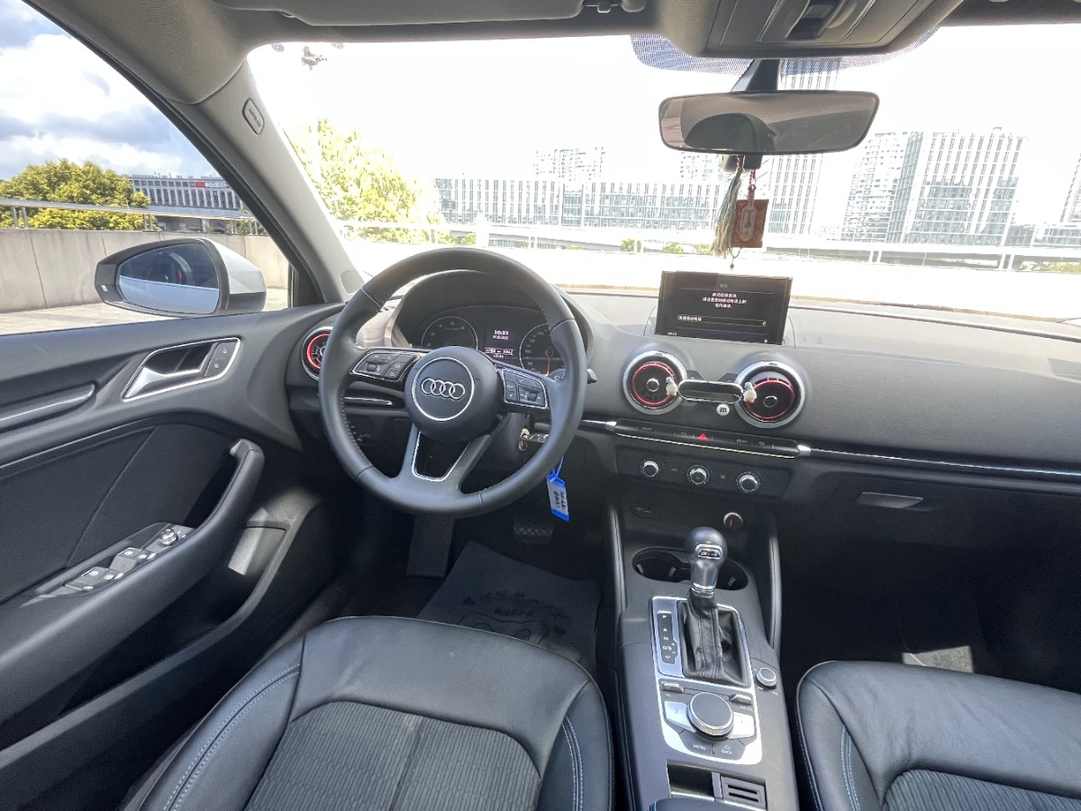 Audi A3 2018 car image #12