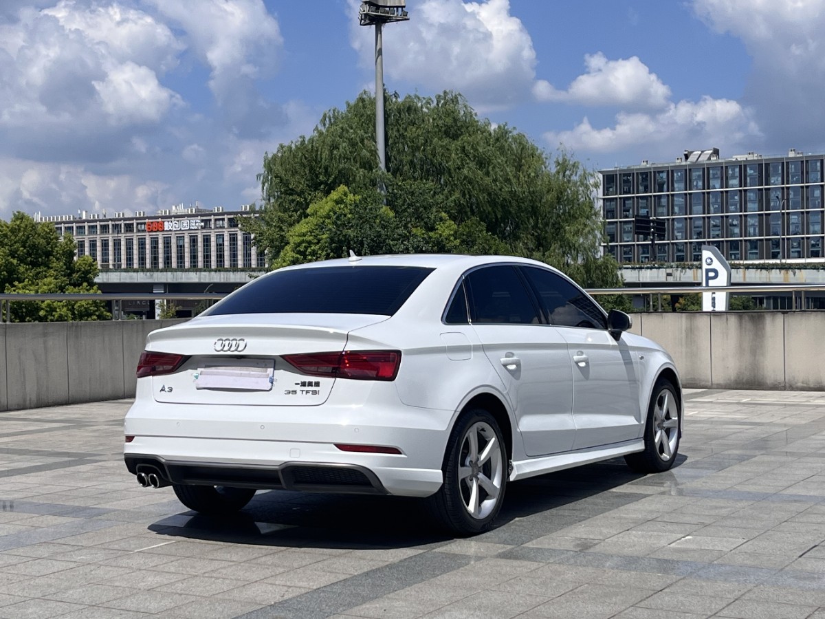 Audi A3 2018 car image #5