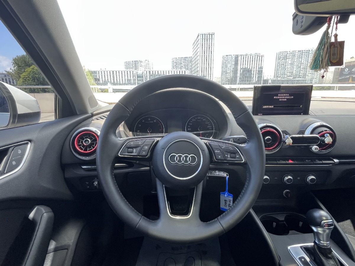 Audi A3 2018 car image #13