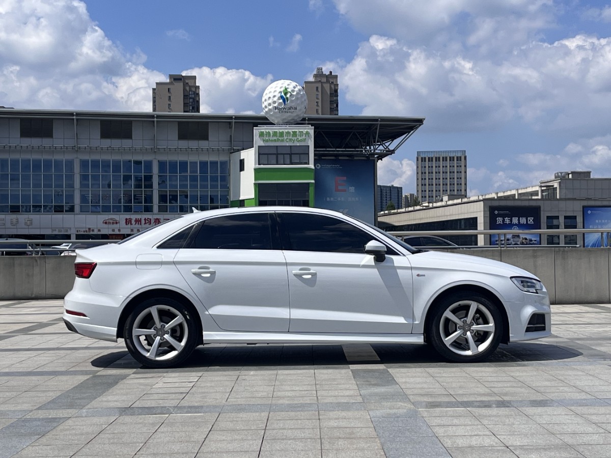 Audi A3 2018 car image #4