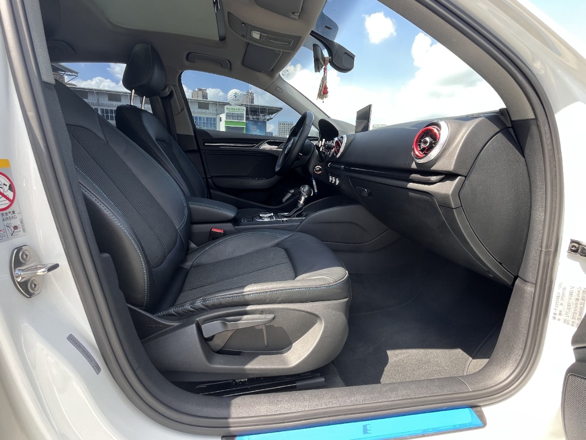 Audi A3 2018 car image #15