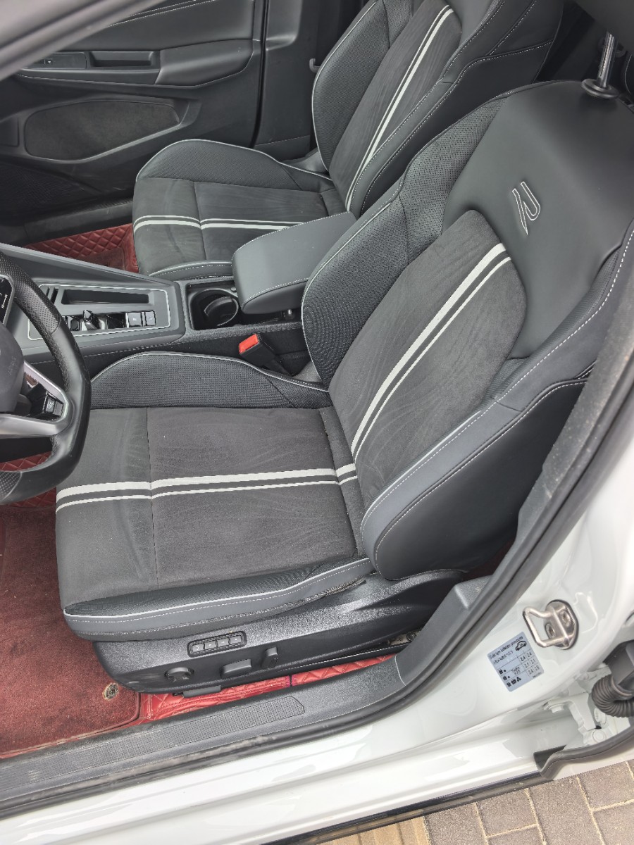 Volkswagen Golf 2021 car image #4