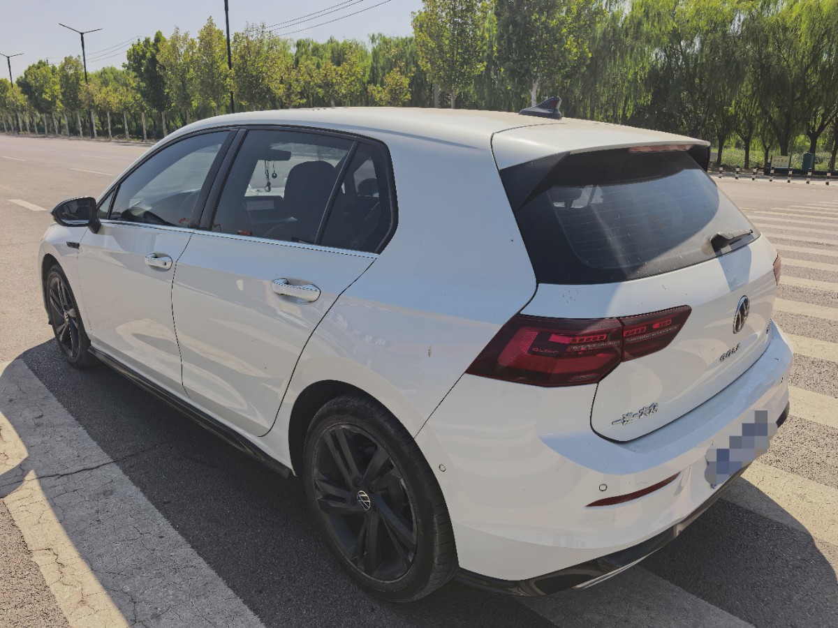 Volkswagen Golf 2021 car image #3