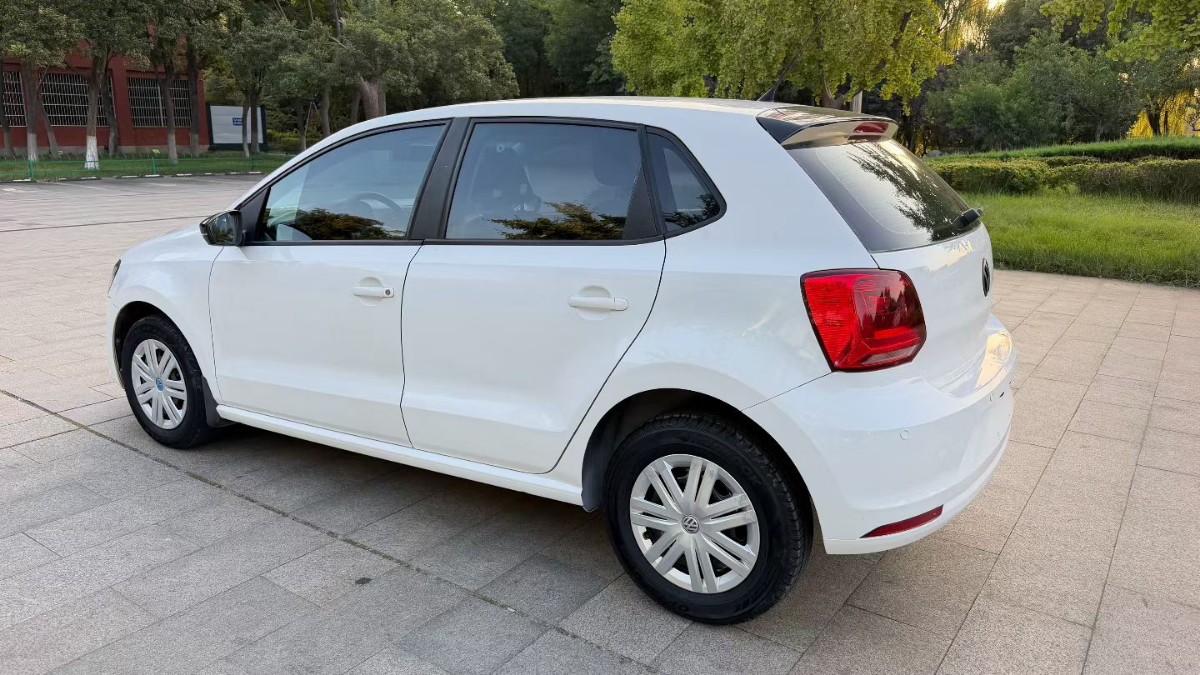 Volkswagen Polo 2017 car image #3