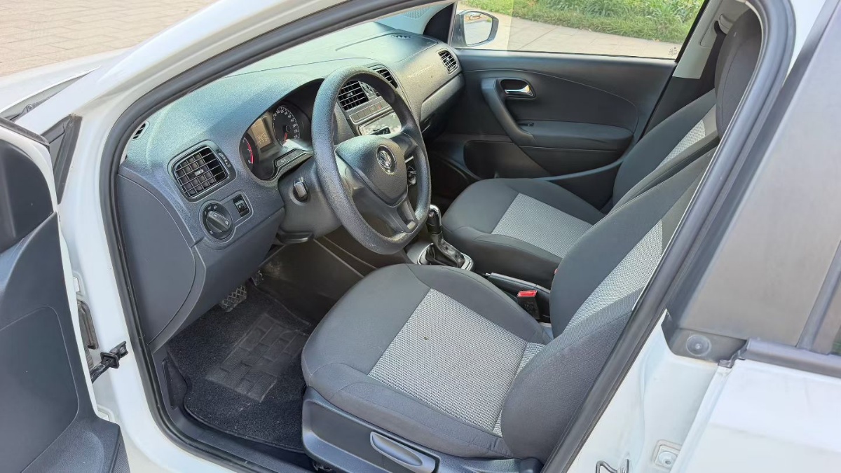 Volkswagen Polo 2017 car image #8