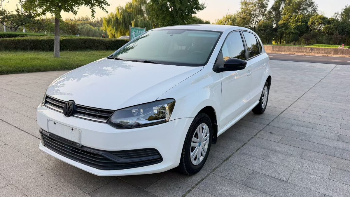 Volkswagen Polo 2017 car image #2