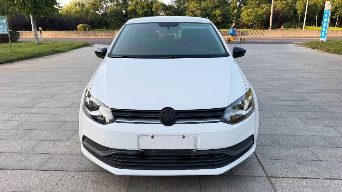 Volkswagen Polo 2017 car image 