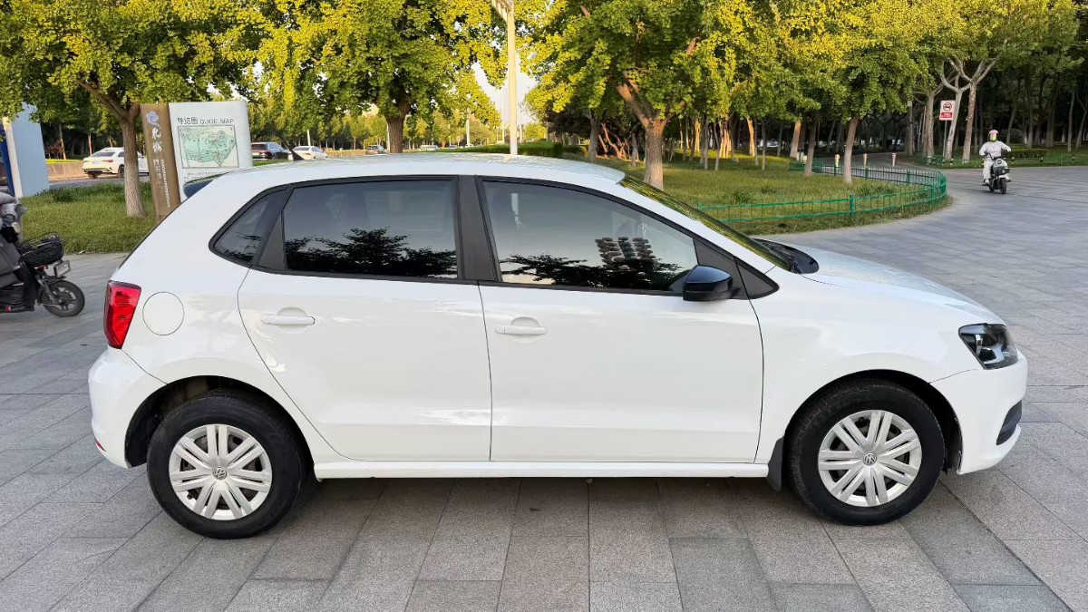 Volkswagen Polo 2017 car image #6