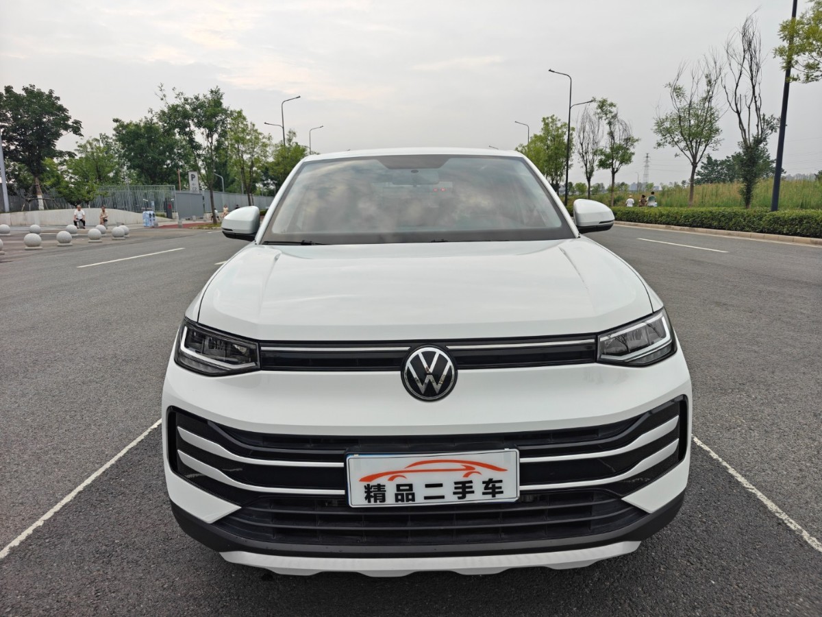 Volkswagen Tharu 2025 car image #2
