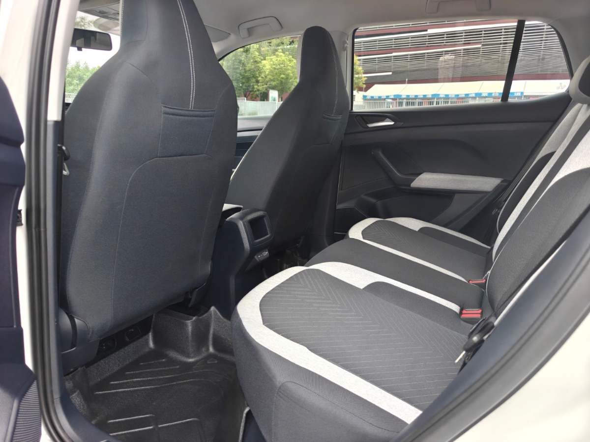 Volkswagen Tharu 2025 car image #6