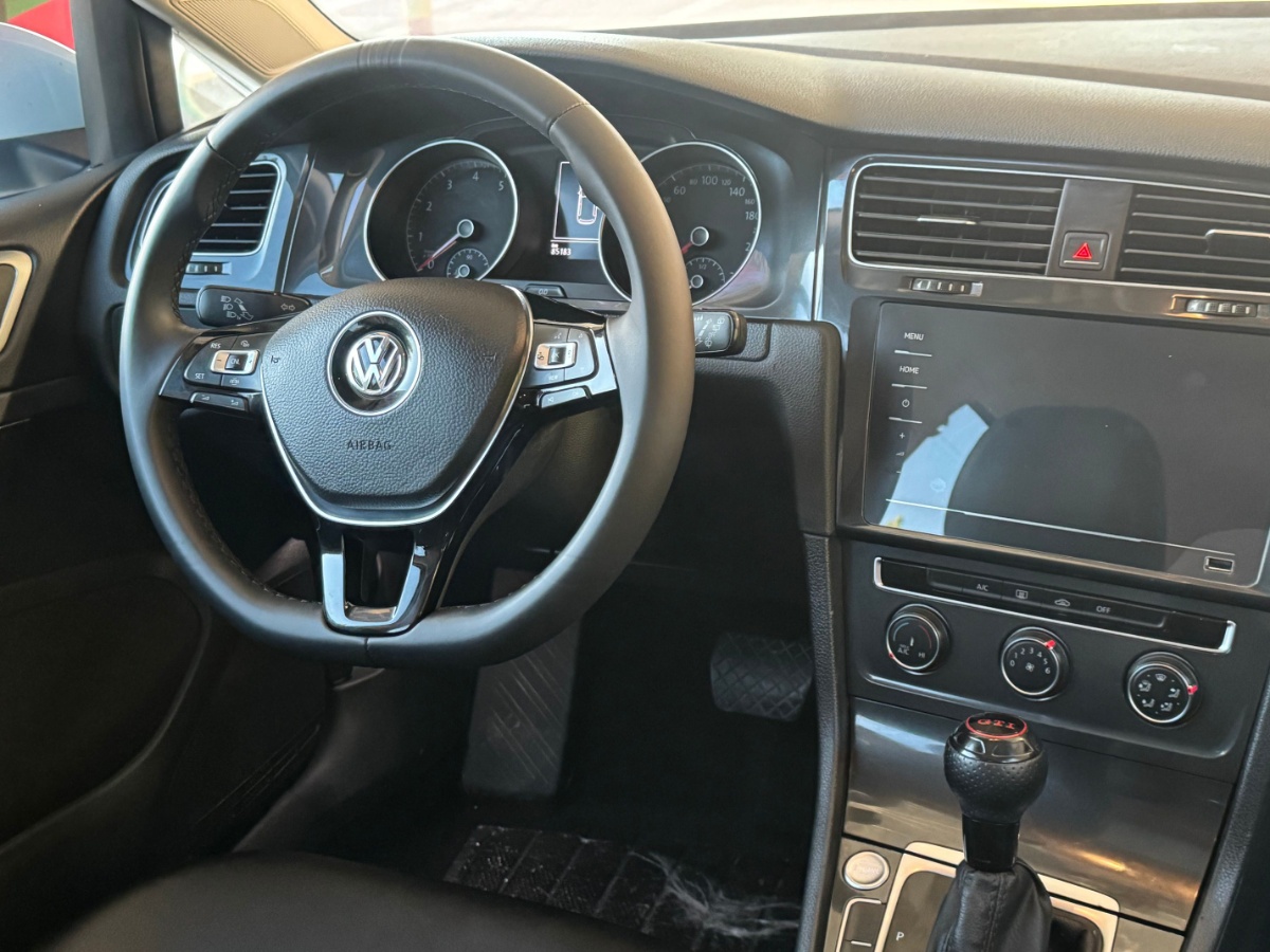 Volkswagen Golf 2020 car image #5