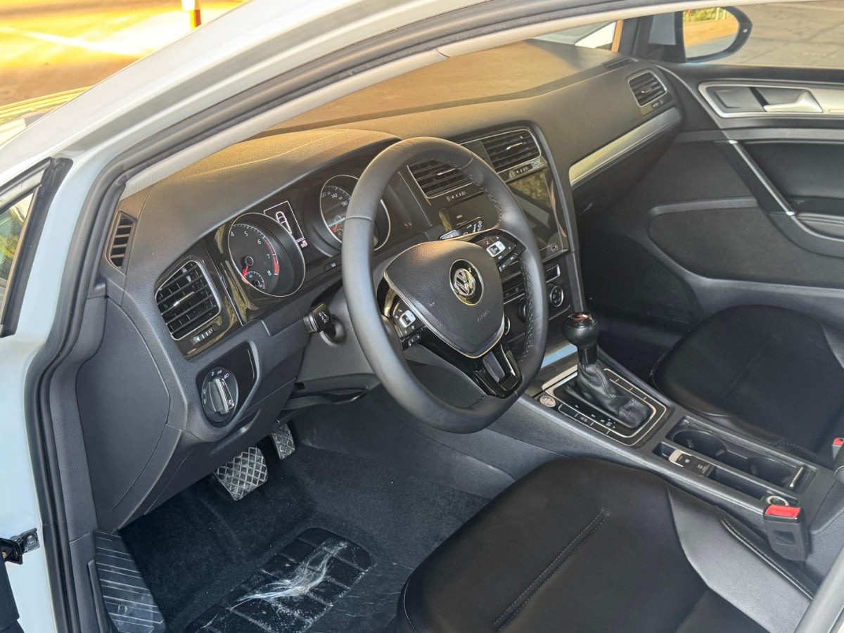 Volkswagen Golf 2020 car image #4