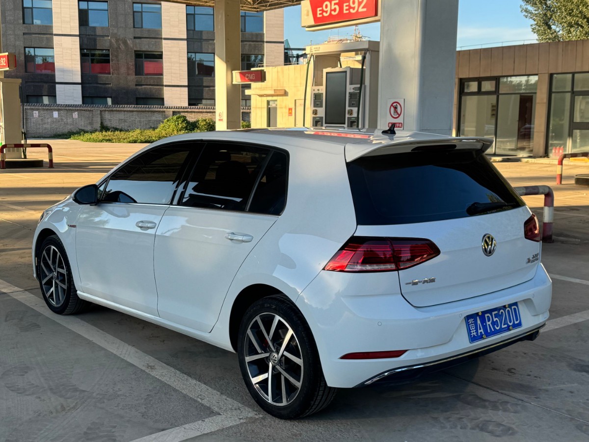 Volkswagen Golf 2020 car image #9