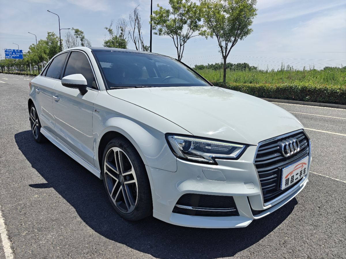Audi A3 2018 car image #3