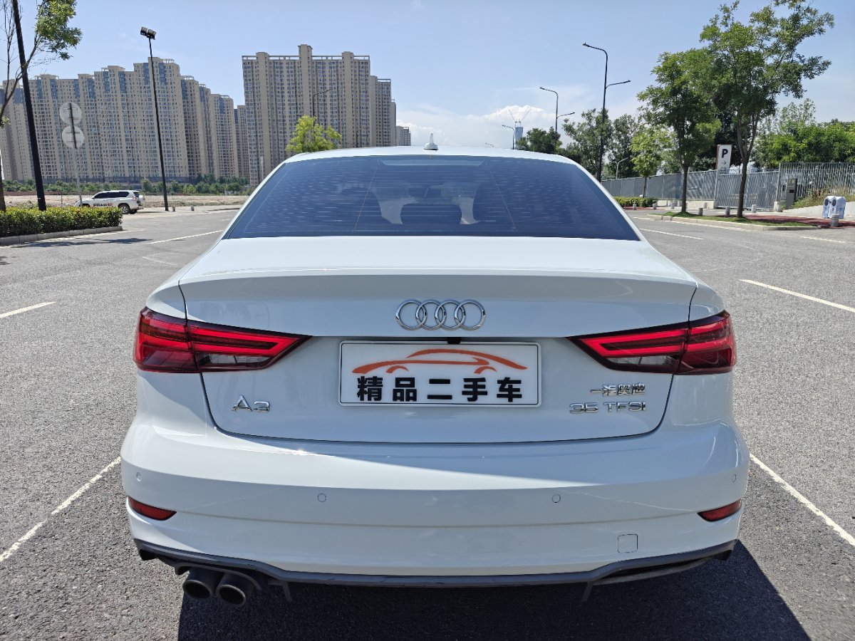 Audi A3 2018 car image #12