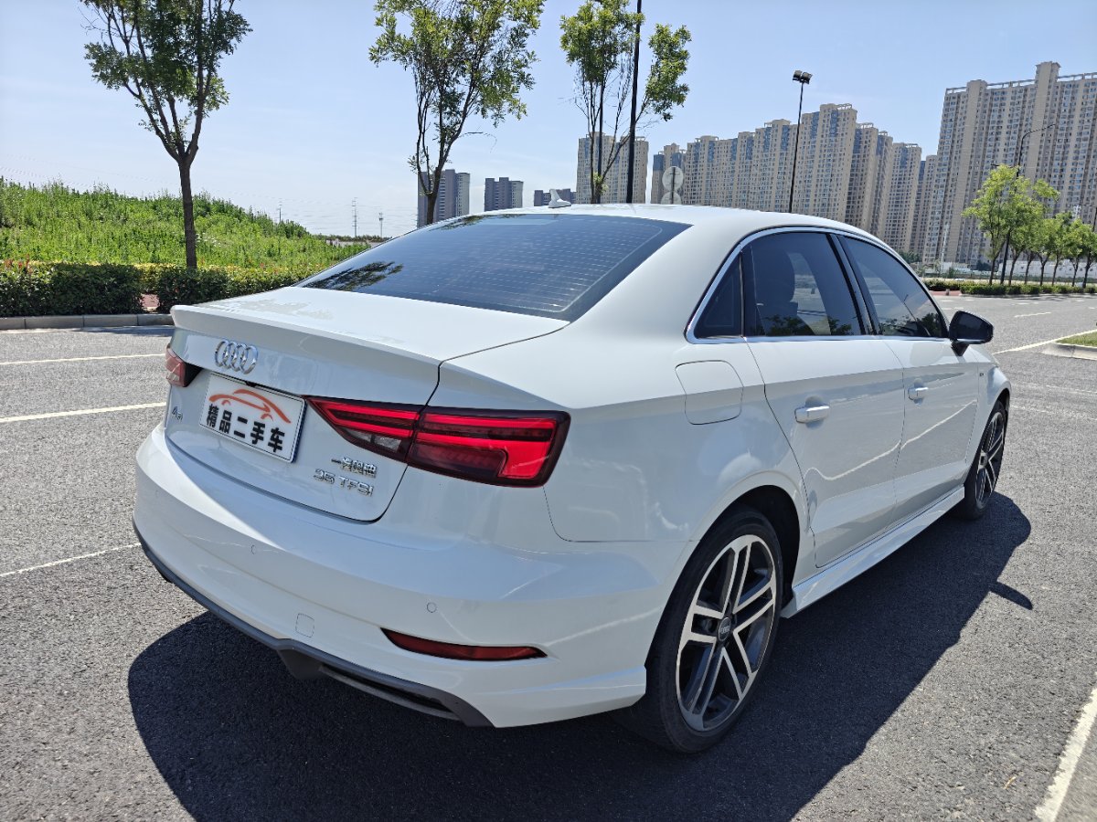 Audi A3 2018 car image #13