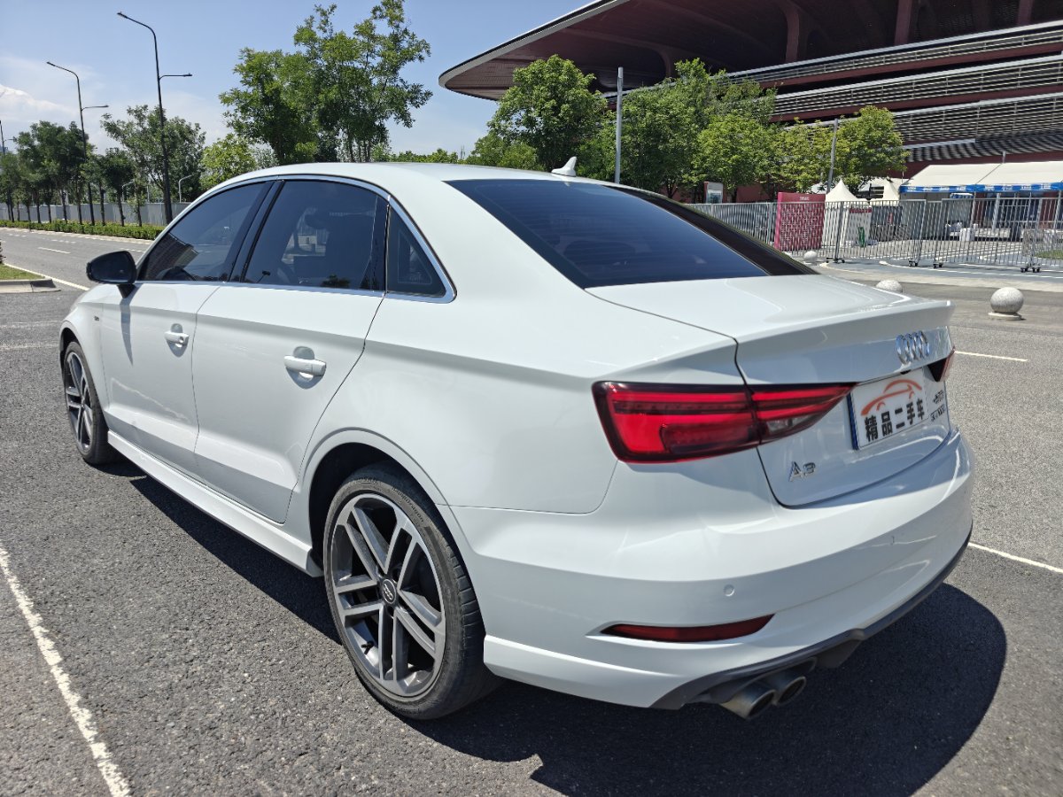 Audi A3 2018 car image #11