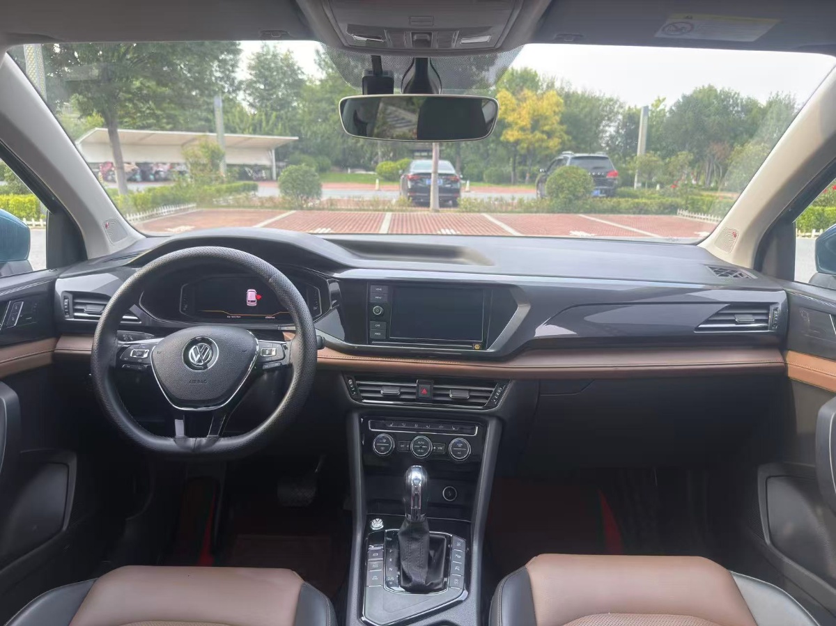 Volkswagen Tharu 2018 car image #6
