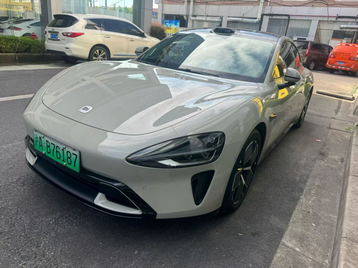 MI SU7 2024 immagine di auto 