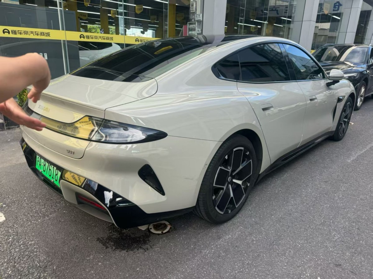 MI SU7 2024 immagine di auto #7