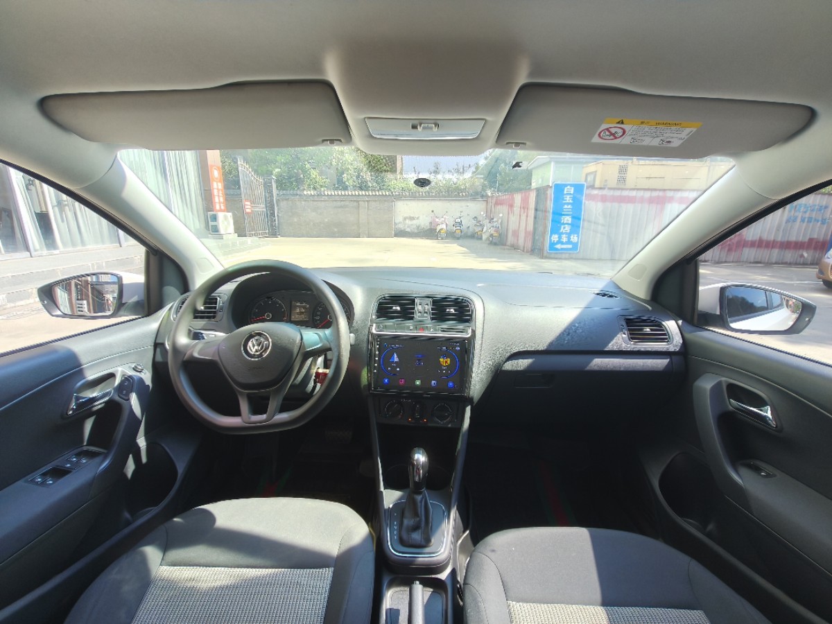 Volkswagen Polo 2019 car image #9