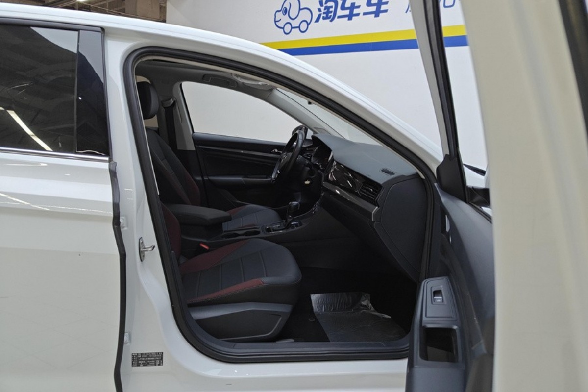Volkswagen Bora 2022 car image #8