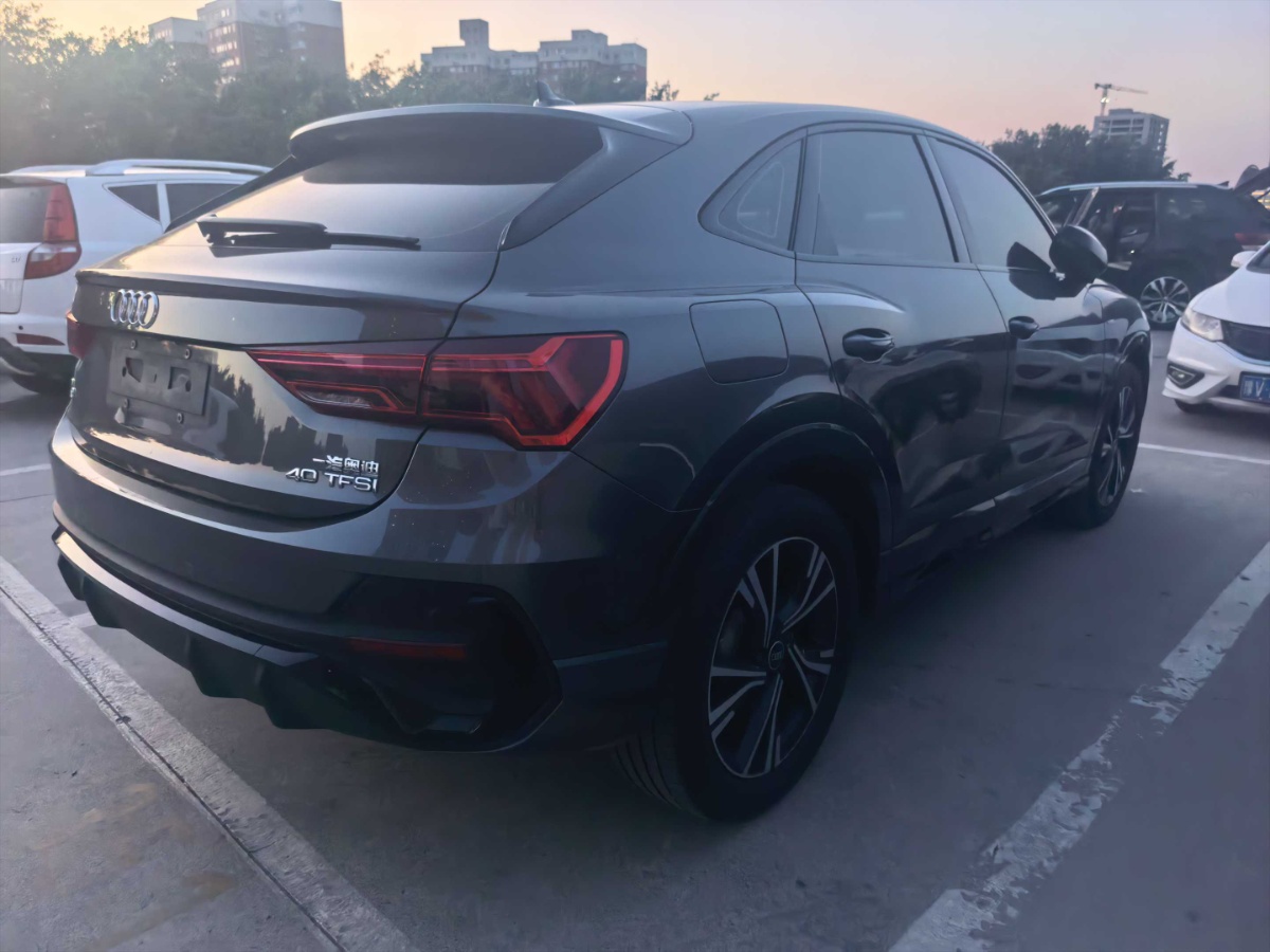 Audi Q3 2022 car image #5