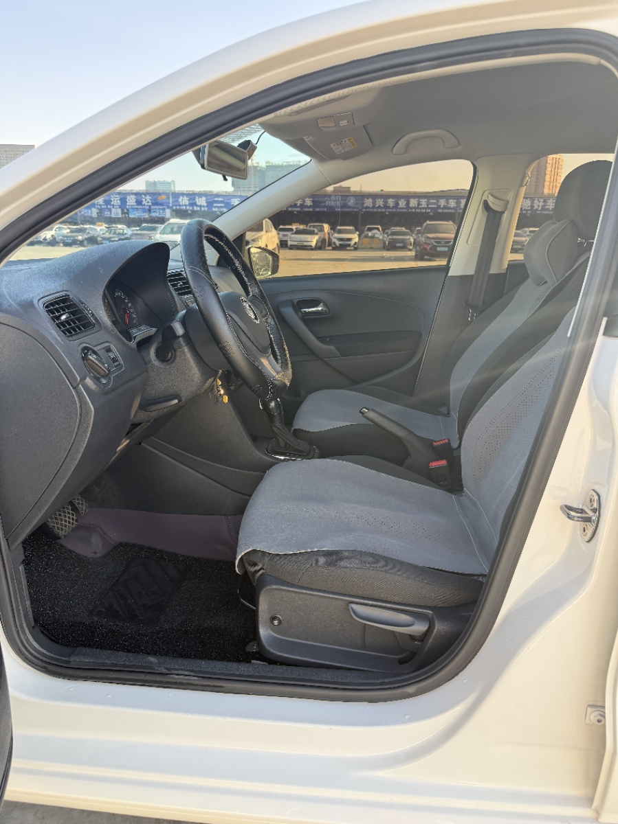 Volkswagen Polo 2019 car image #4
