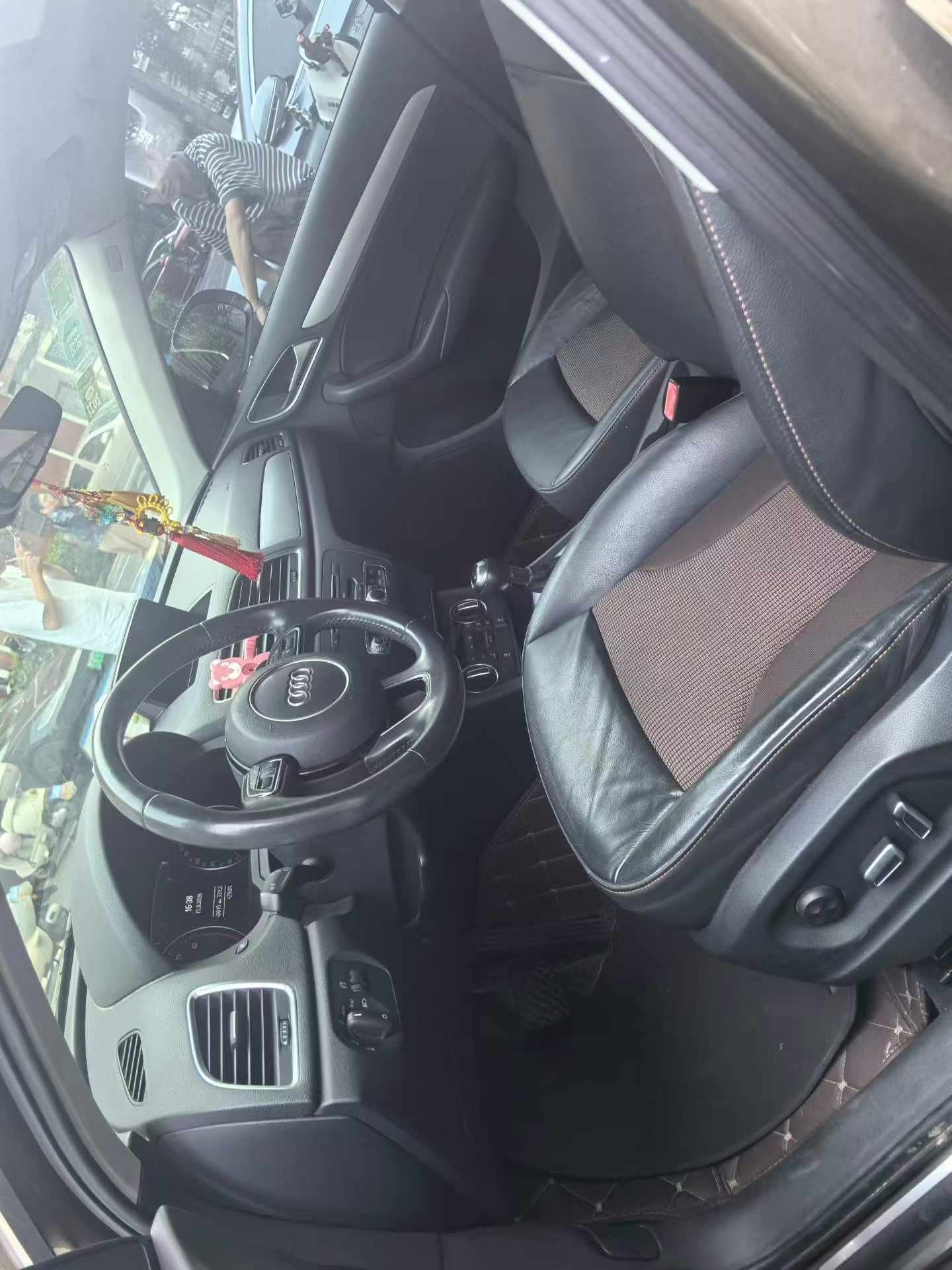 Audi Q3 2017 car image #2