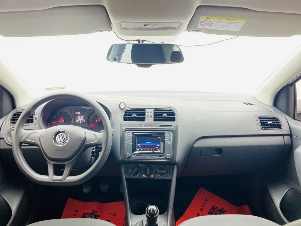Volkswagen Polo 2016 car image #9