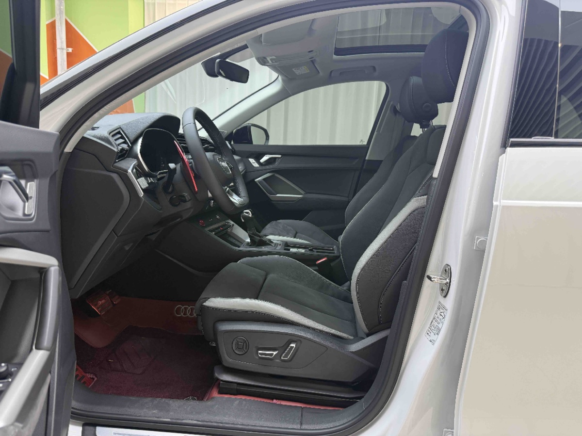 Audi Q3 2023 car image #7
