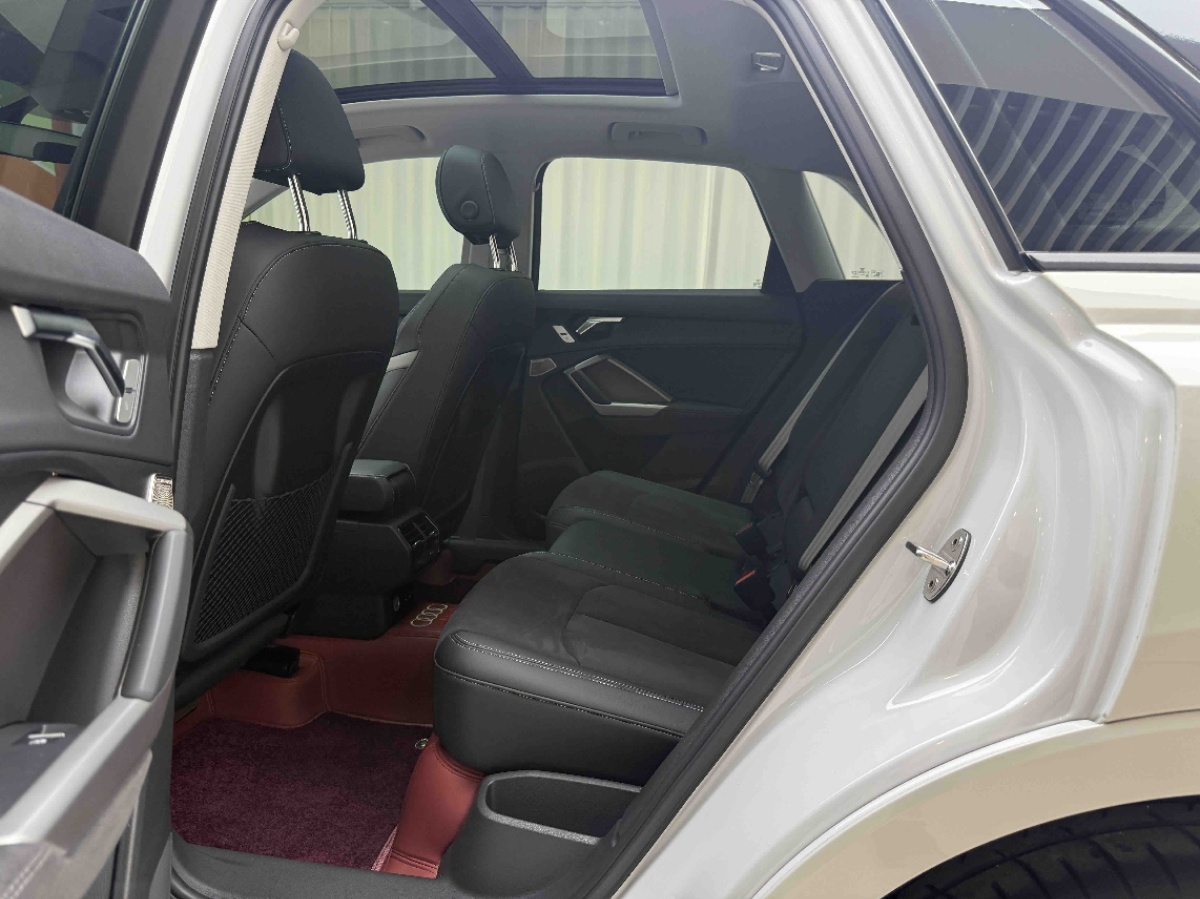 Audi Q3 2023 car image #8