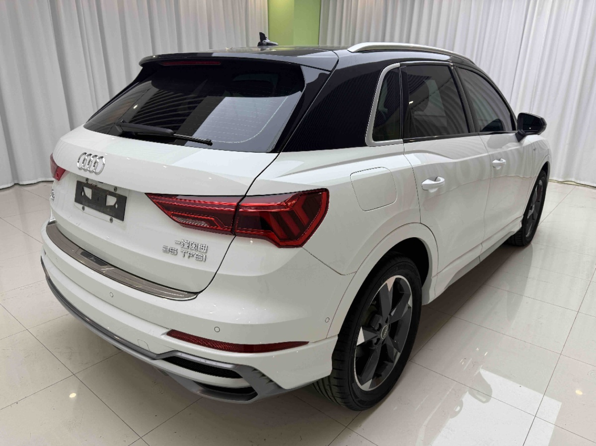 Audi Q3 2023 car image #6