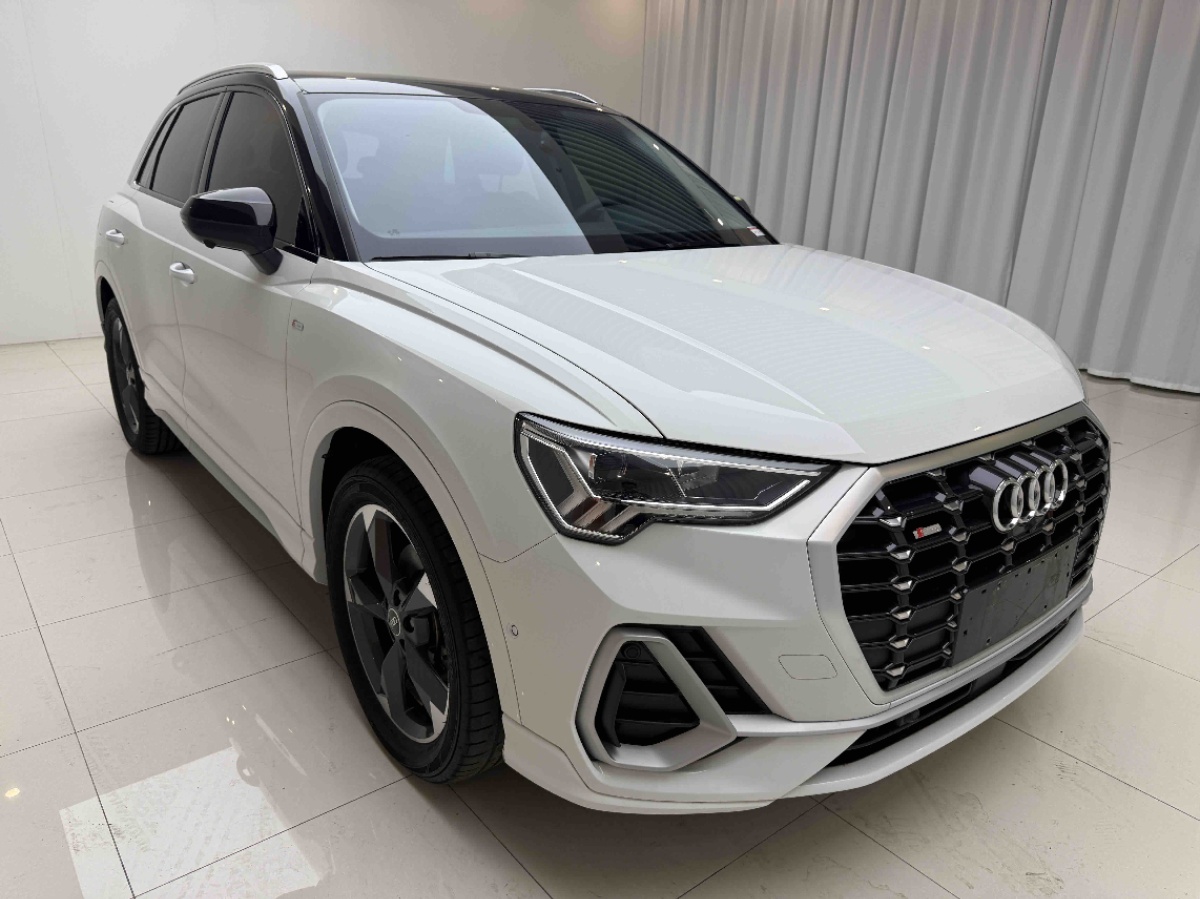Audi Q3 2023 car image #3
