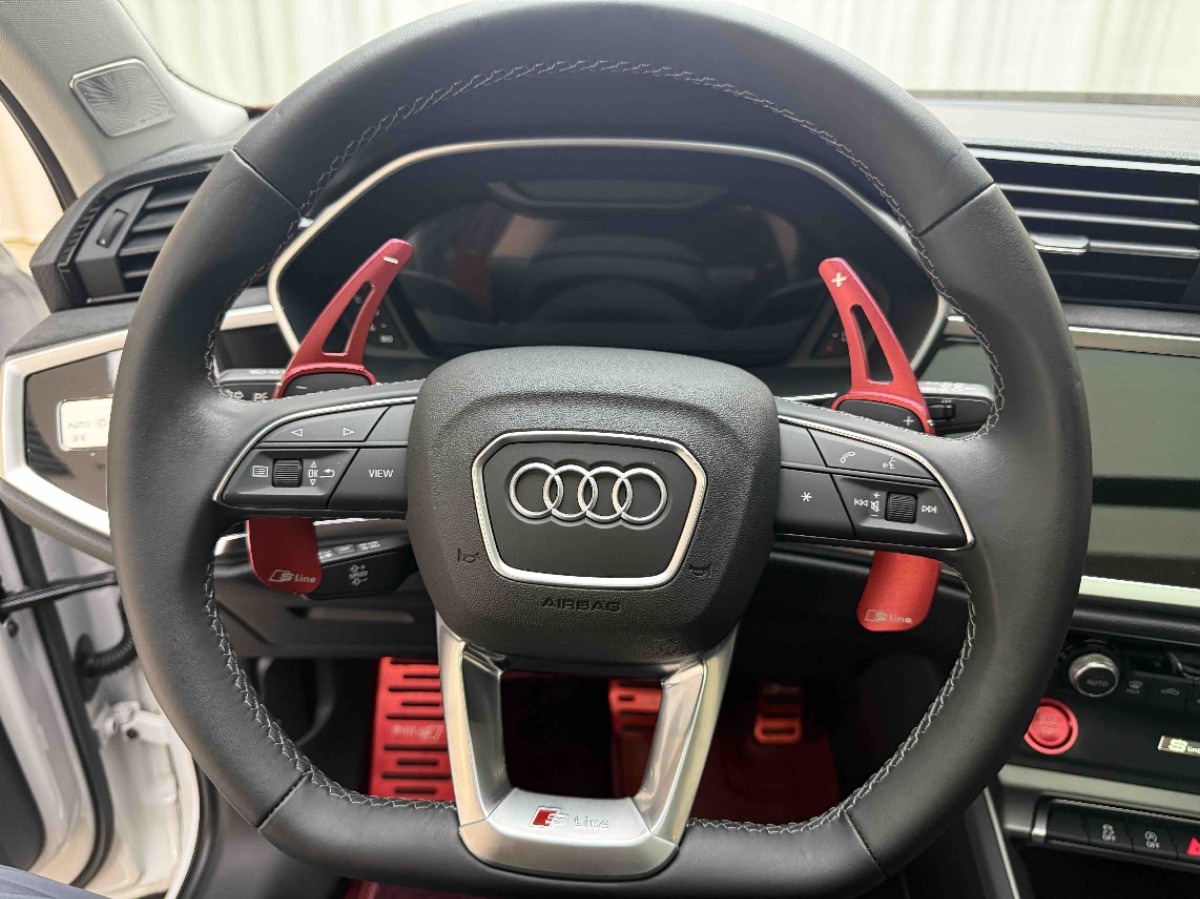 Audi Q3 2023 car image #12