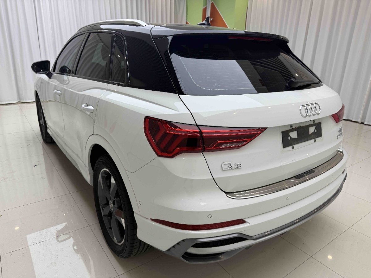 Audi Q3 2023 car image #5