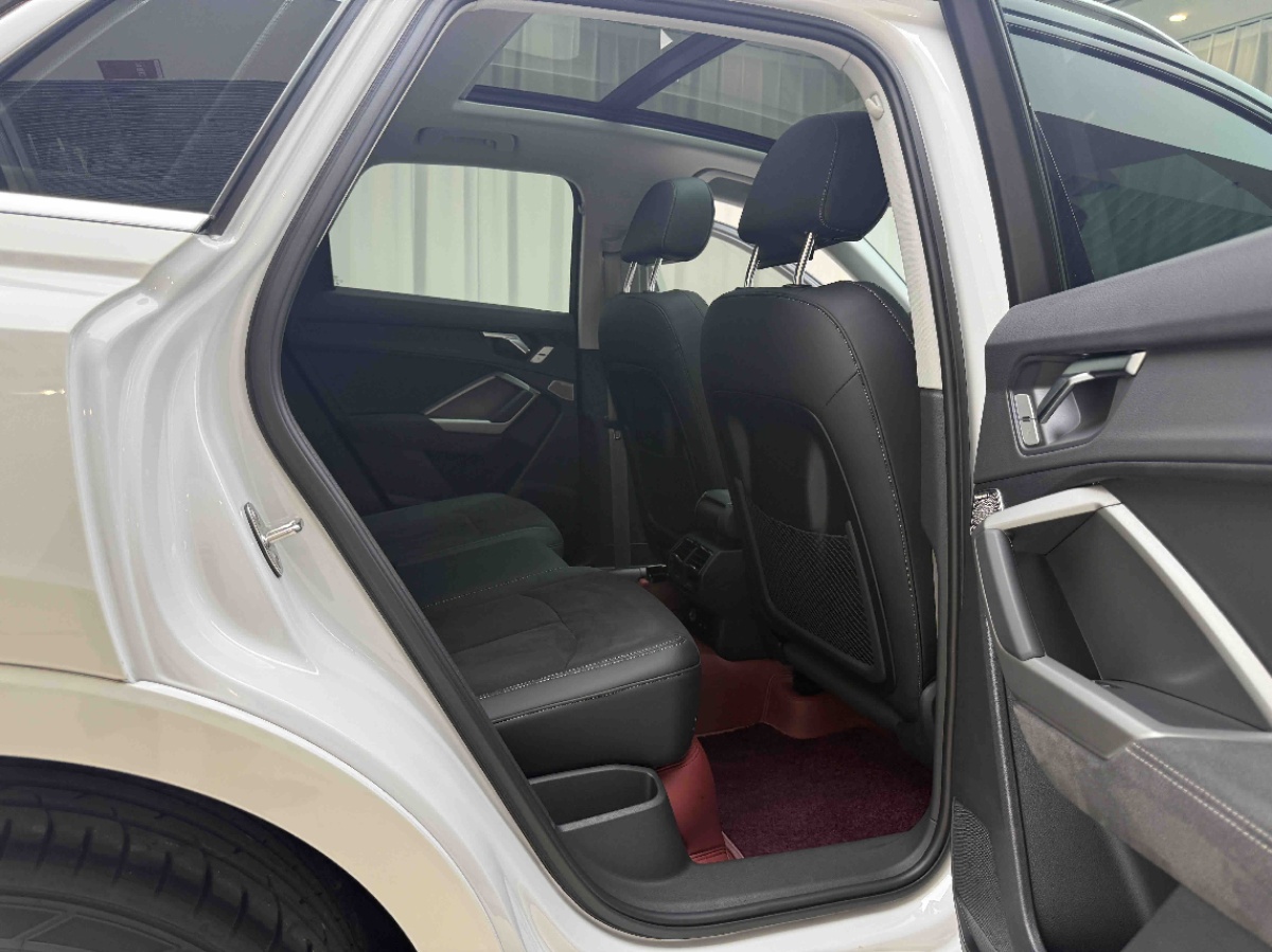 Audi Q3 2023 car image #9
