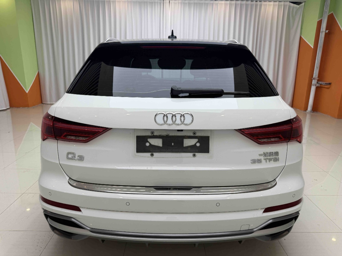 Audi Q3 2023 car image #4