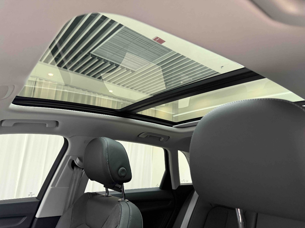 Audi Q3 2023 car image #16