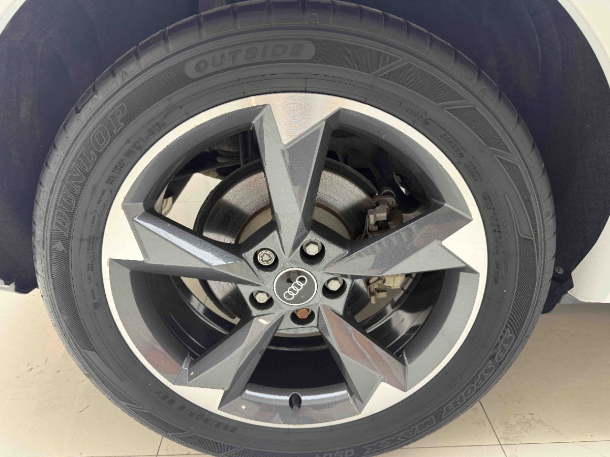 Audi Q3 2023 car image #18
