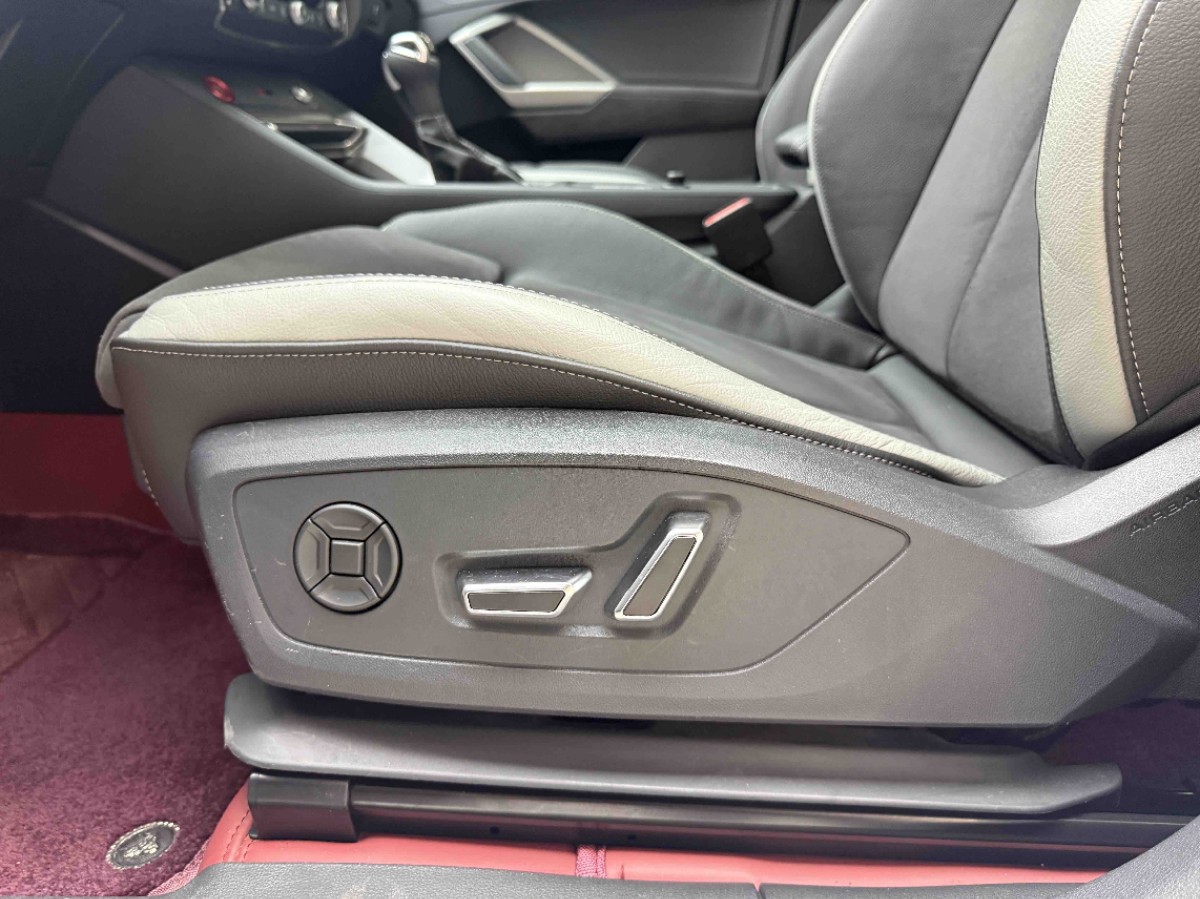 Audi Q3 2023 car image #19