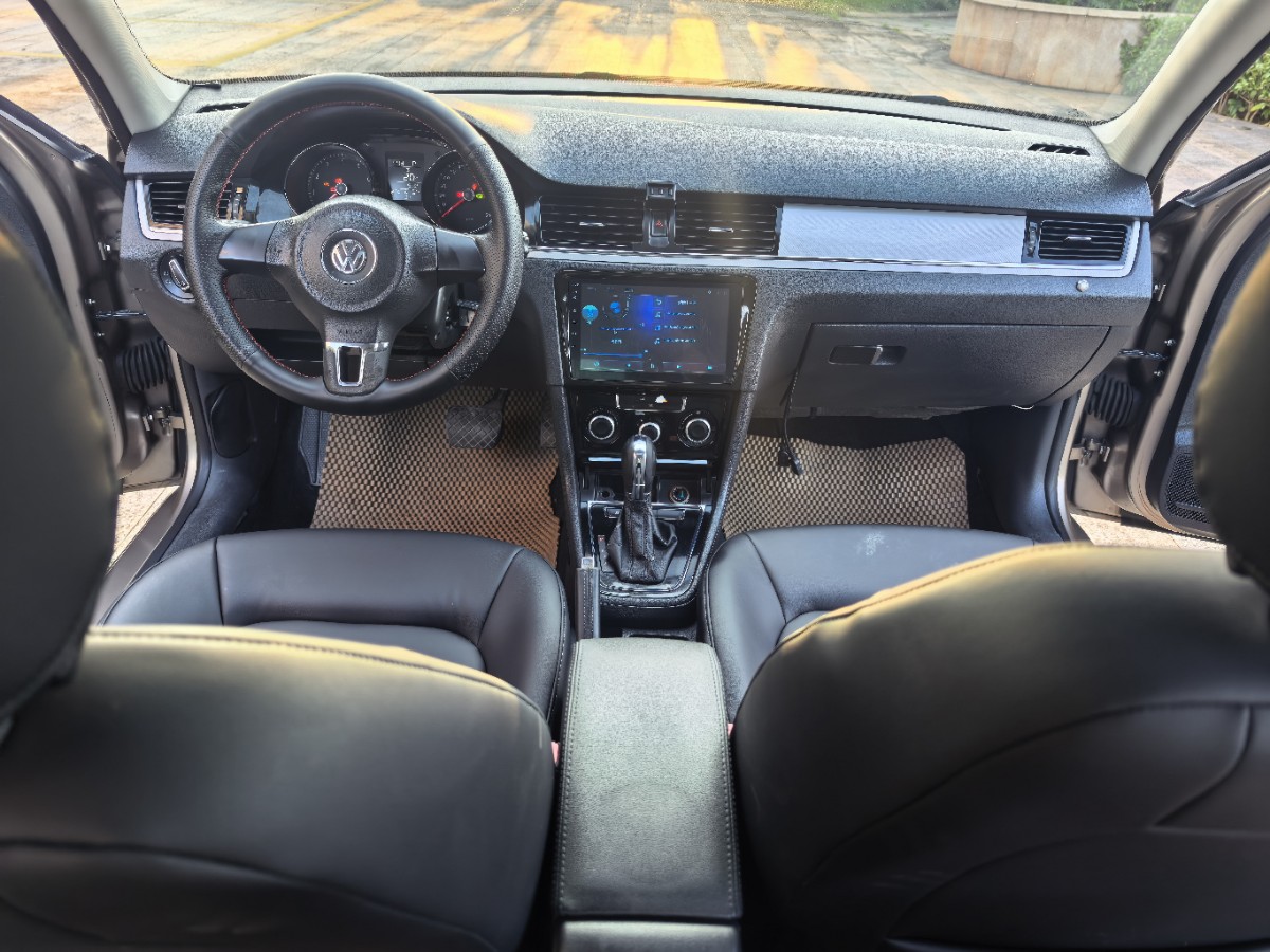 Volkswagen Bora 2013 car image #6
