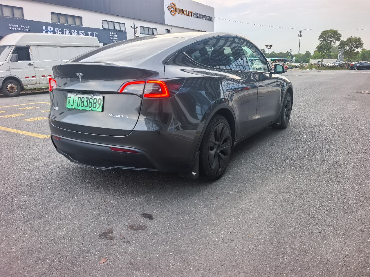 Tesla Model Y 2023 car image #5