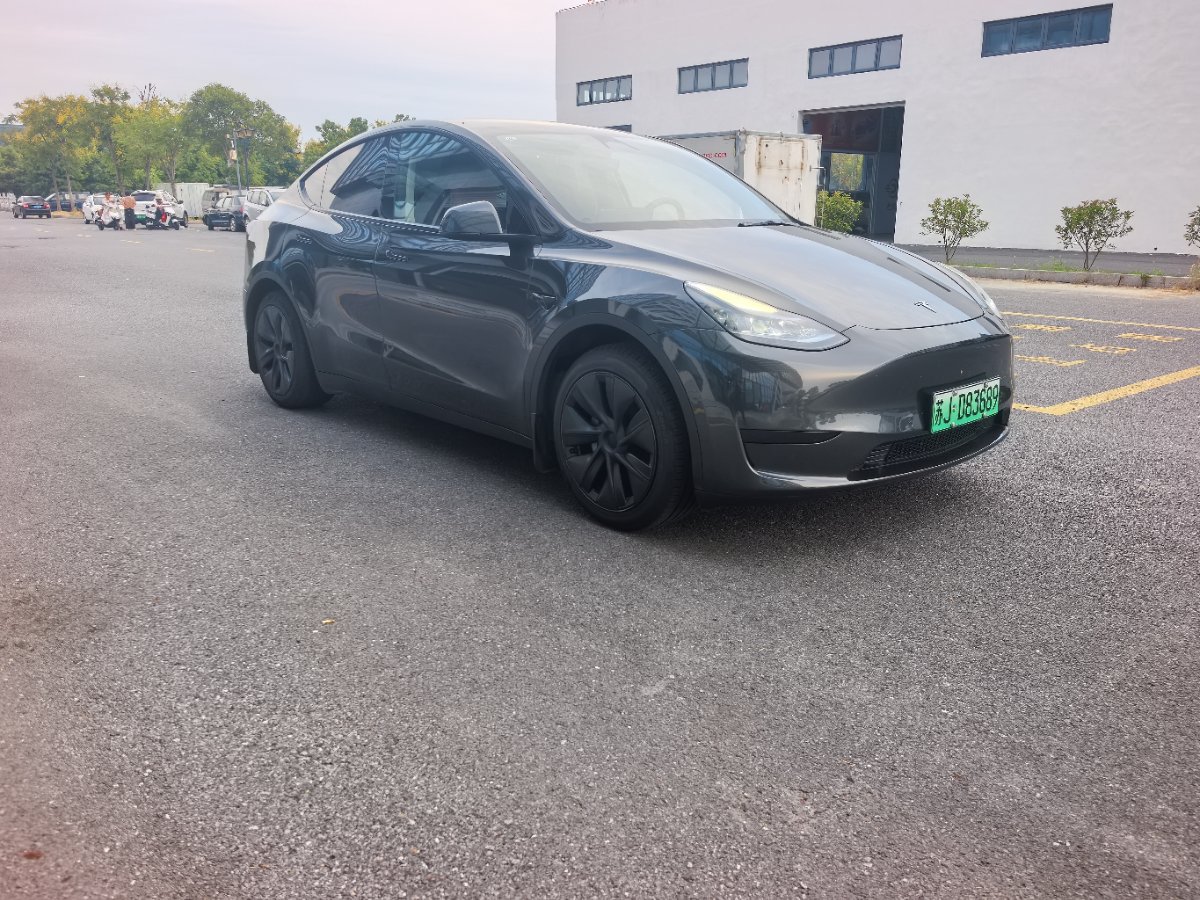 Tesla Model Y 2023 car image #3