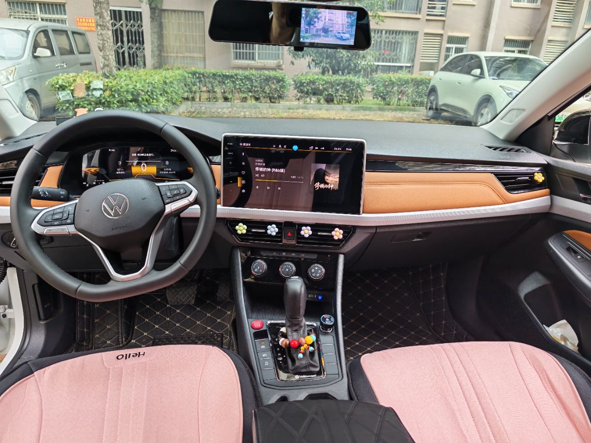 Volkswagen Bora 2025 car image #2