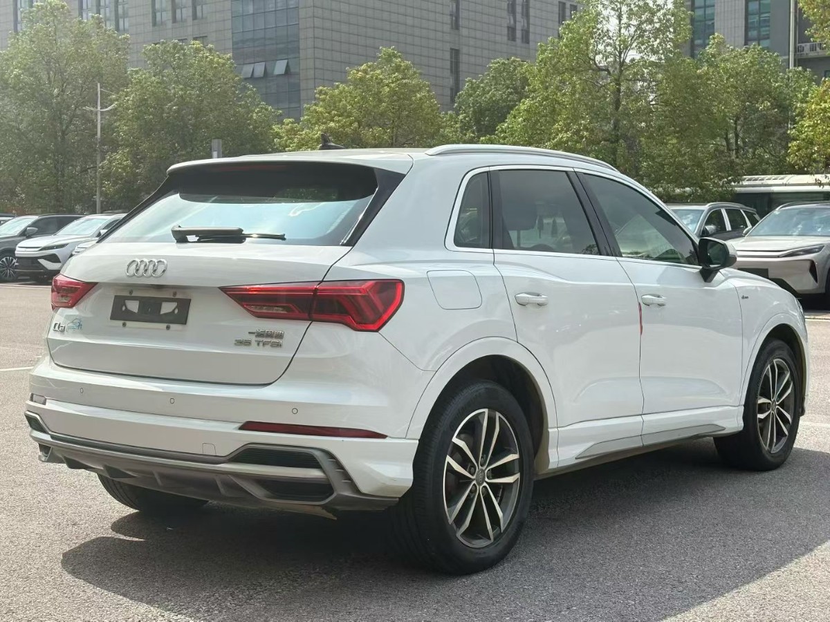 Audi Q3 2020 car image #7