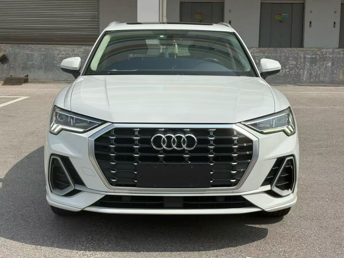 Audi Q3 2020 car image #2