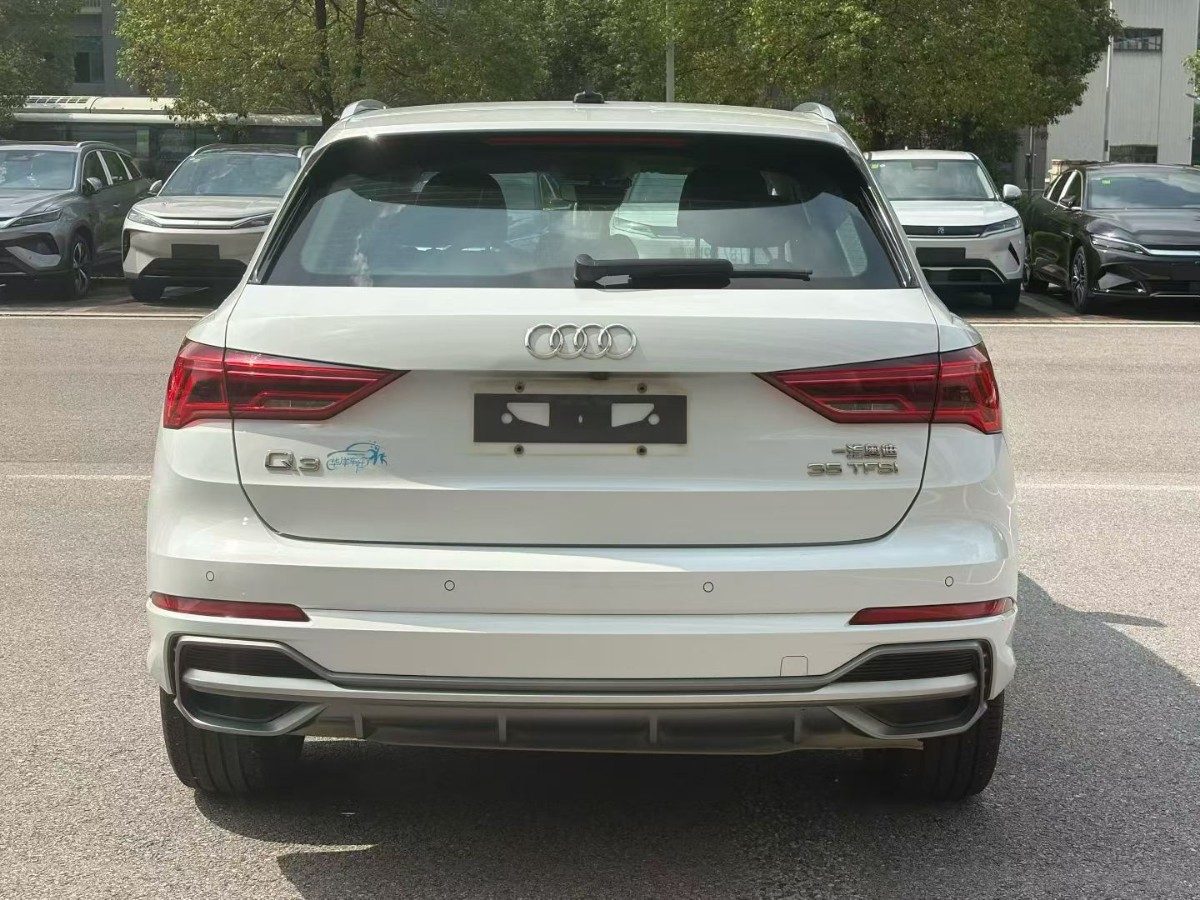 Audi Q3 2020 car image #8