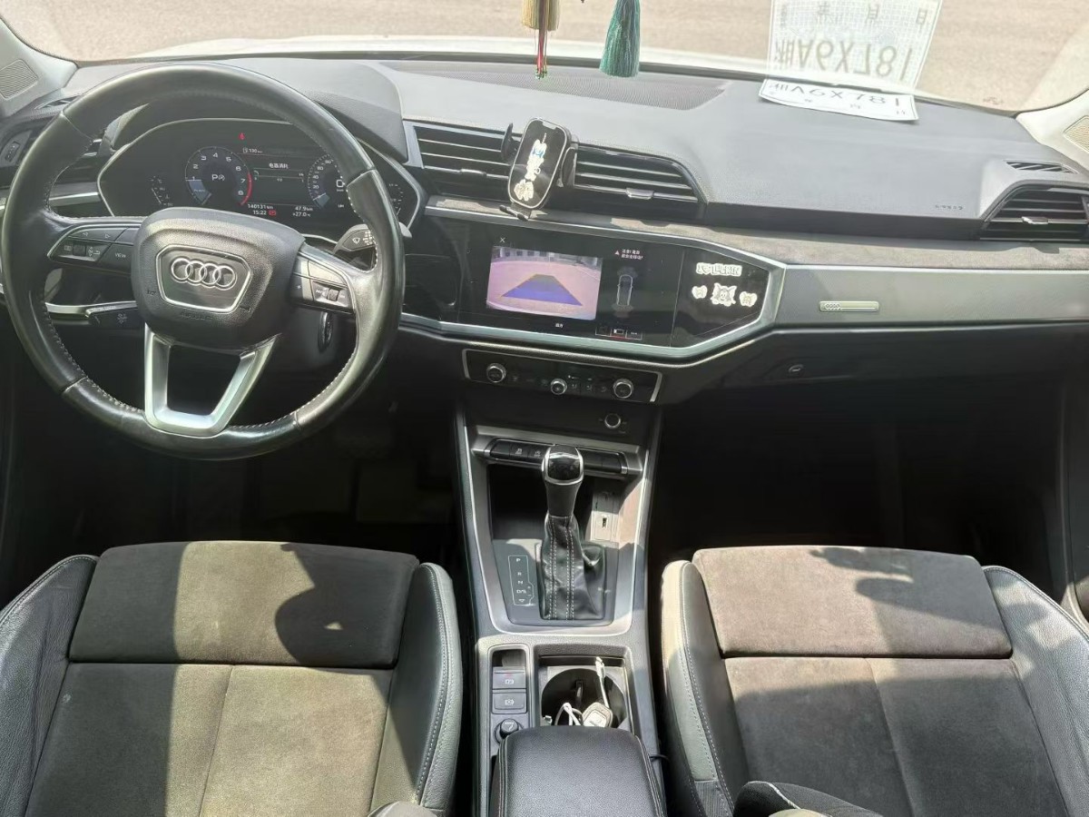 Audi Q3 2020 car image #3