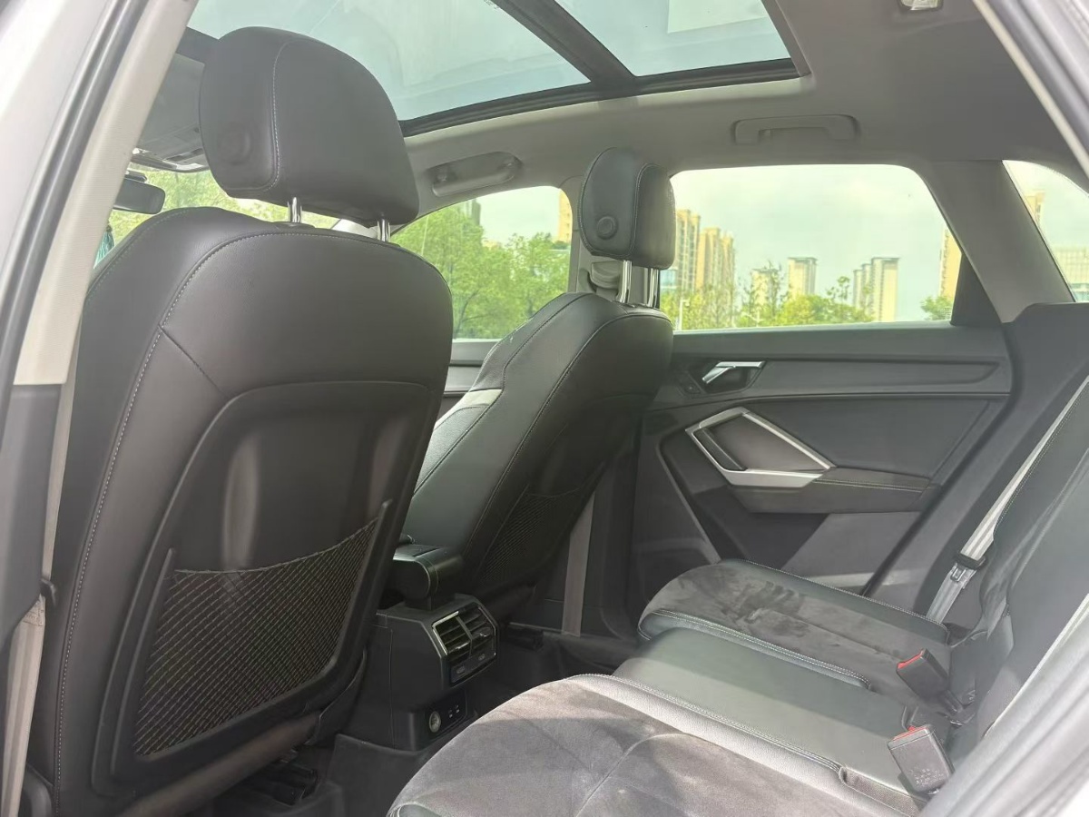 Audi Q3 2020 car image #4